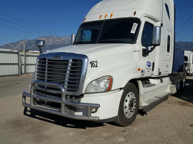 1FUJGLDRXBSBA8411 - 2011 FREIGHTLINER CASCADIA 1 WHITE photo 2