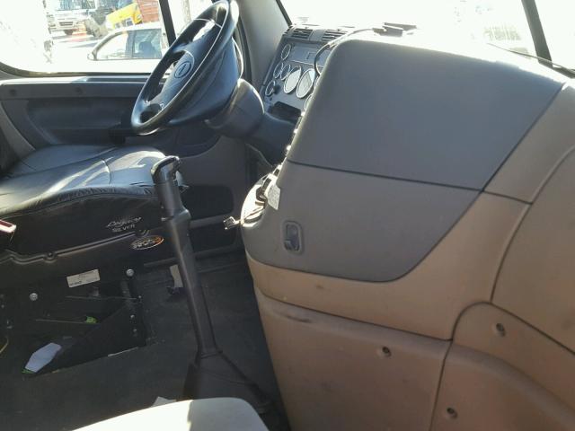 1FUJGLDRXBSBA8411 - 2011 FREIGHTLINER CASCADIA 1 WHITE photo 5