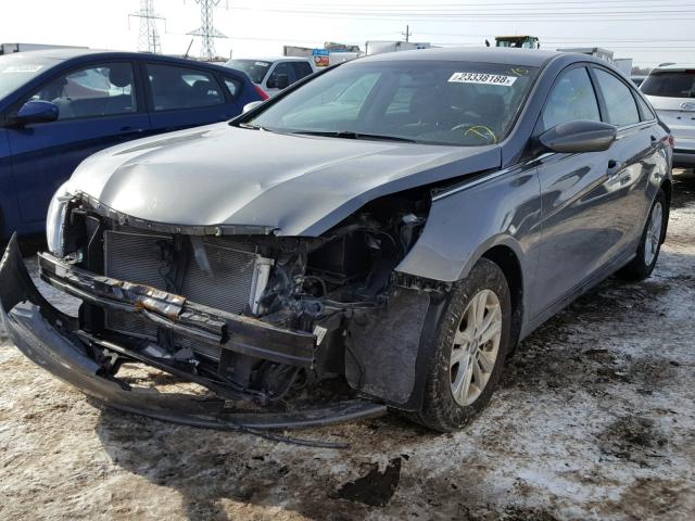 5NPEB4ACXDH566482 - 2013 HYUNDAI SONATA GLS GRAY photo 2