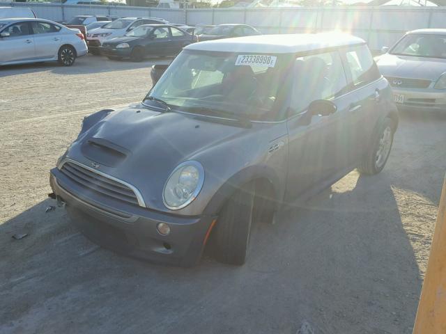 WMWRE33575TG96119 - 2005 MINI COOPER S GRAY photo 2