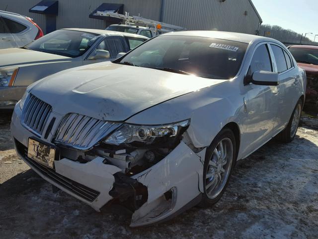 1LNHM93R49G612644 - 2009 LINCOLN MKS WHITE photo 2