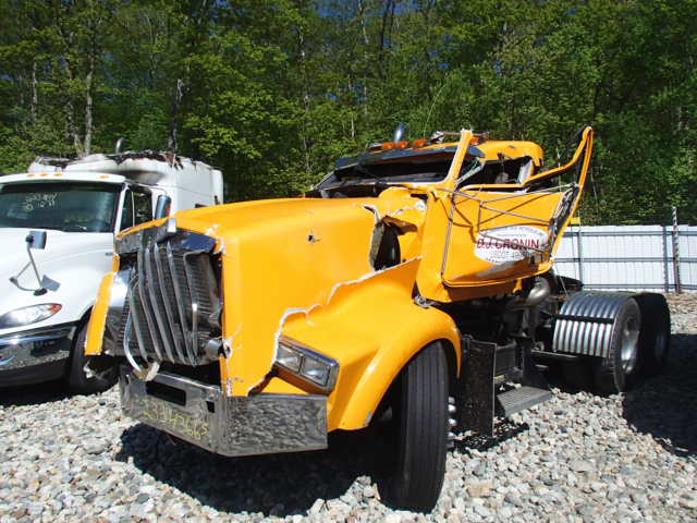 1XKDDU0X13J050211 - 2003 KENWORTH CONSTRUCTI YELLOW photo 2