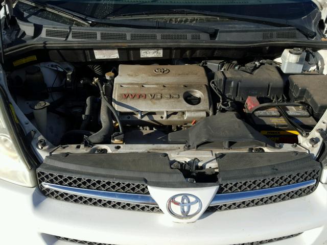 5TDZA22C54S180036 - 2004 TOYOTA SIENNA XLE WHITE photo 7