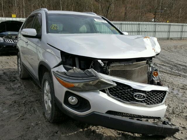 5XYKTDA16BG129842 - 2011 KIA SORENTO BA SILVER photo 1