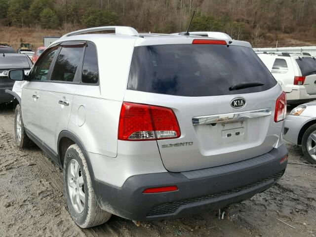 5XYKTDA16BG129842 - 2011 KIA SORENTO BA SILVER photo 3