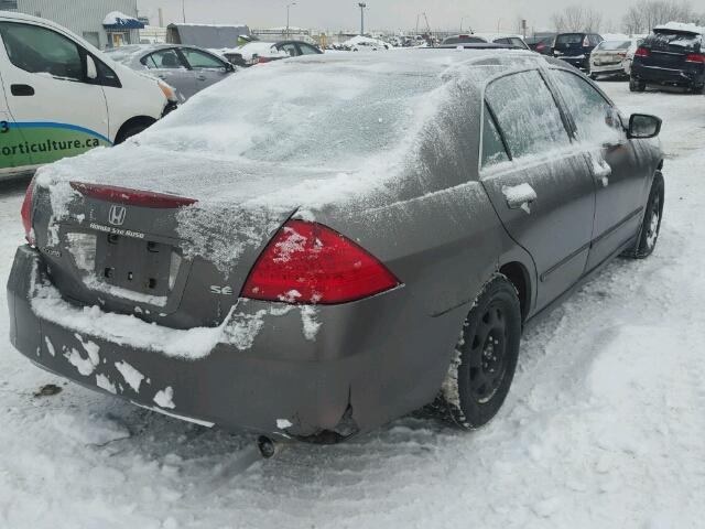 1HGCM56386A807581 - 2006 HONDA ACCORD SE GRAY photo 4