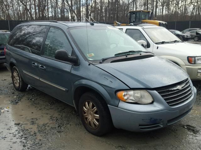 2C4GP54L55R538427 - 2005 CHRYSLER TOWN & COU GREEN photo 1