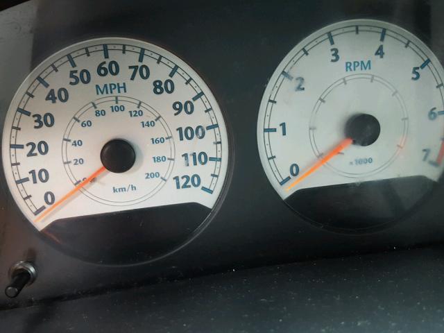 2C4GP54L55R538427 - 2005 CHRYSLER TOWN & COU GREEN photo 8