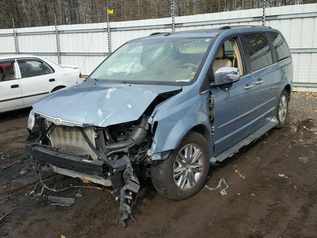 2A4RR6DX0AR137240 - 2010 CHRYSLER TOWN & COU BLUE photo 2