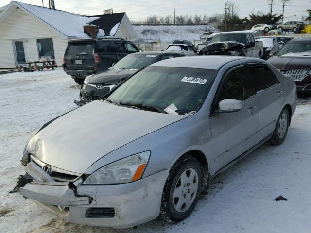 1HGCM56417A218060 - 2007 HONDA ACCORD LX SILVER photo 2