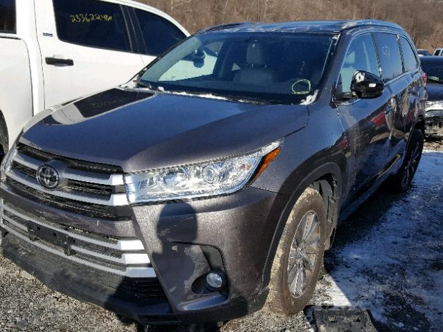 5TDJZRFH4HS367598 - 2017 TOYOTA HIGHLANDER GRAY photo 2