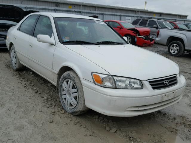 4T1BG22K11U864446 - 2001 TOYOTA CAMRY CE WHITE photo 1