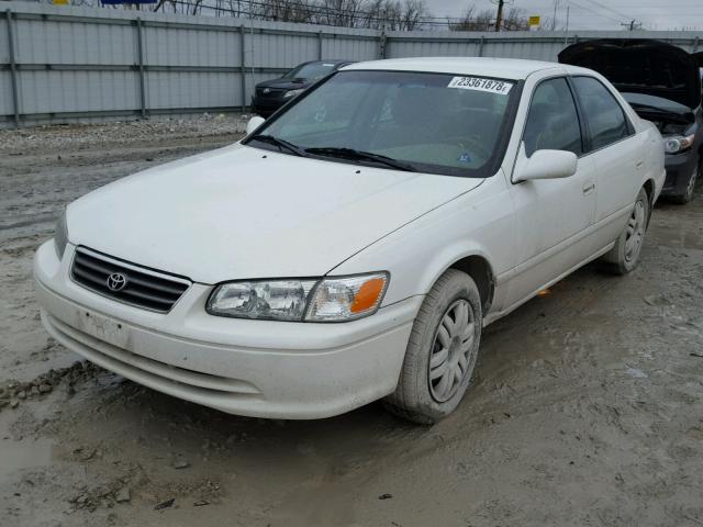4T1BG22K11U864446 - 2001 TOYOTA CAMRY CE WHITE photo 2