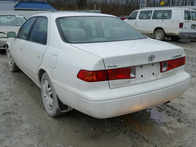 4T1BG22K11U864446 - 2001 TOYOTA CAMRY CE WHITE photo 3