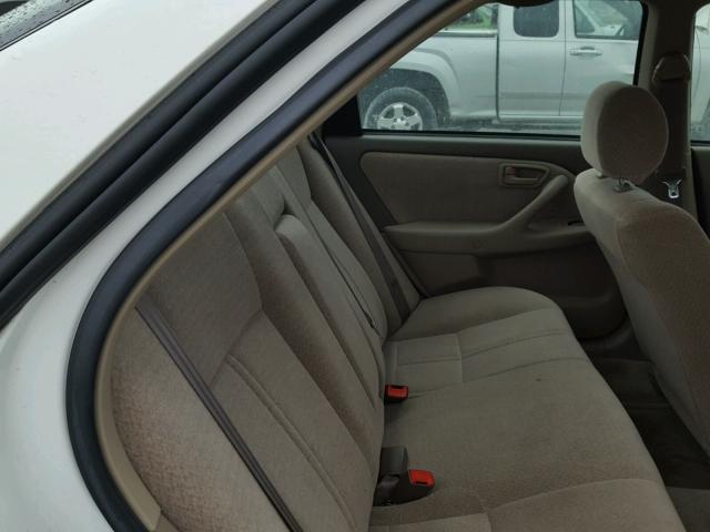 4T1BG22K11U864446 - 2001 TOYOTA CAMRY CE WHITE photo 6