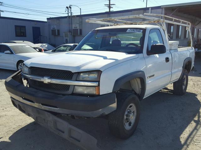 1GCHC24U73E296421 - 2003 CHEVROLET SILVERADO WHITE photo 2