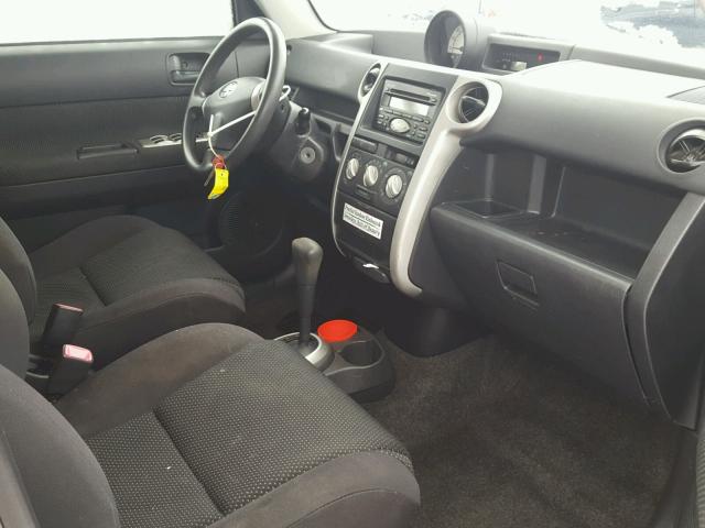 JTLKT324150213567 - 2005 TOYOTA SCION XB GRAY photo 5