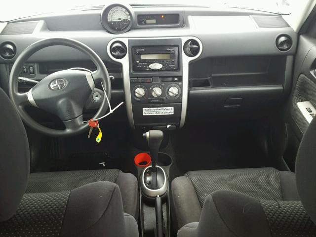 JTLKT324150213567 - 2005 TOYOTA SCION XB GRAY photo 9
