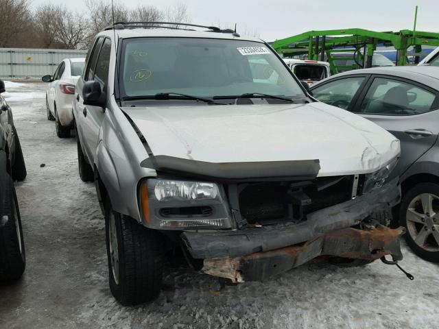 1GNDT13S452310229 - 2005 CHEVROLET TRAILBLAZE SILVER photo 1