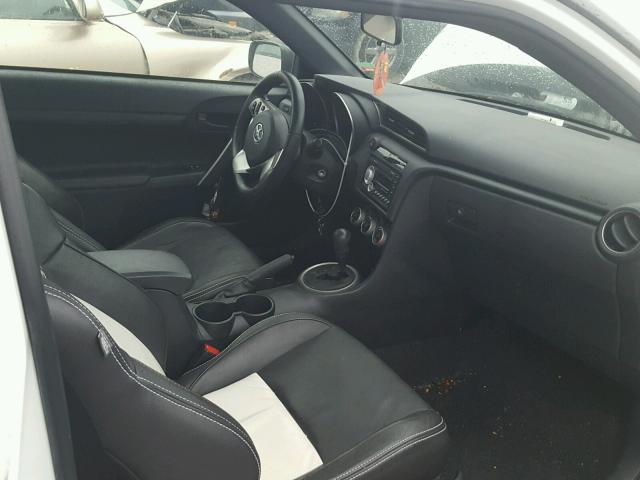 JTKJF5C71B3019739 - 2011 TOYOTA SCION TC 白色 照片 5