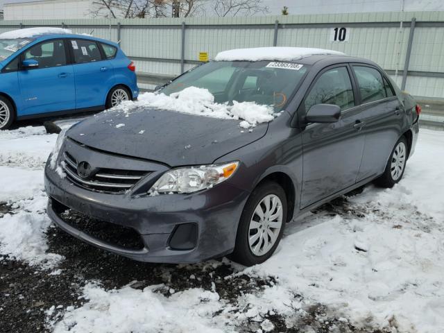 2T1BU4EE3DC948591 - 2013 TOYOTA COROLLA BA GRAY photo 2