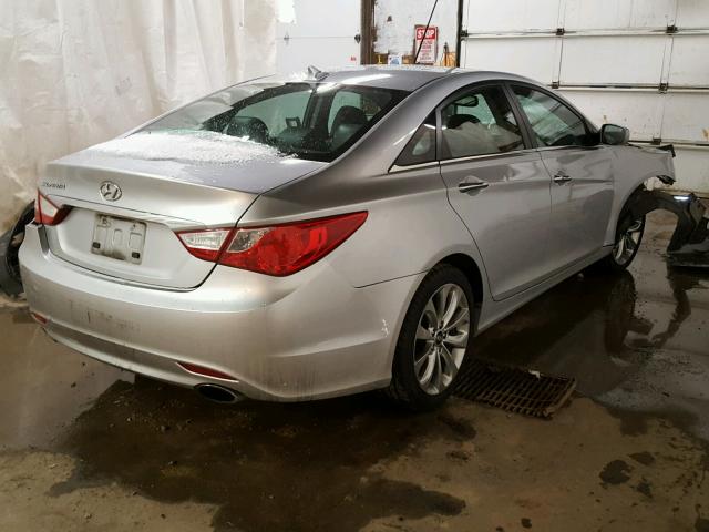 5NPEC4AC4BH253633 - 2011 HYUNDAI SONATA SE GRAY photo 4