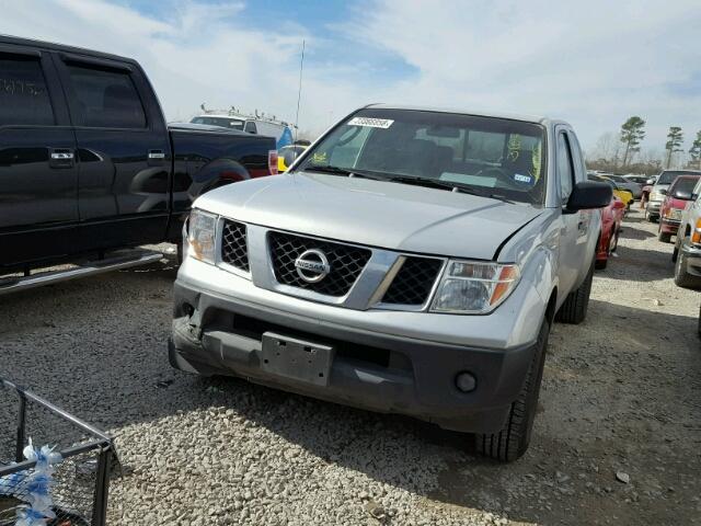 1N6BD06T07C412987 - 2007 NISSAN FRONTIER K SILVER photo 2