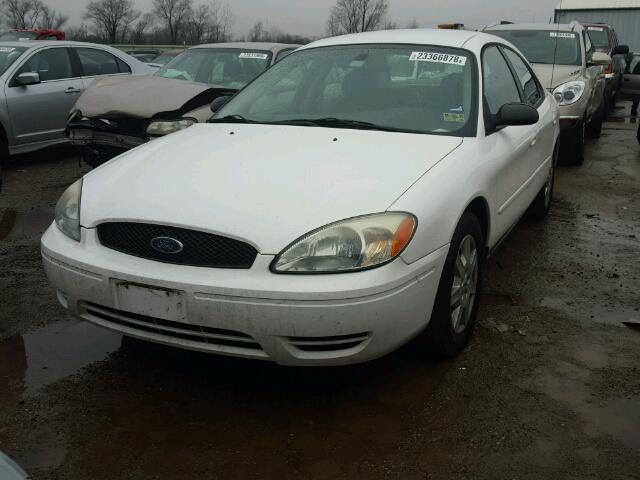 1FAFP53U25A252454 - 2005 FORD TAURUS SE WHITE photo 2