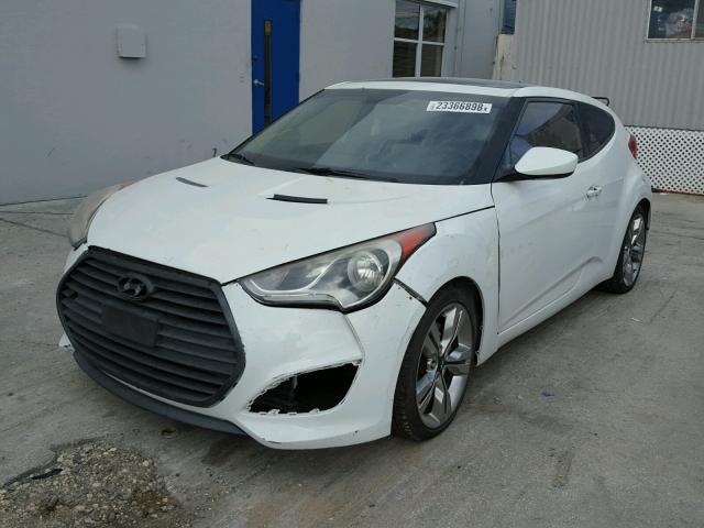 KMHTC6AD8CU048573 - 2012 HYUNDAI VELOSTER B WHITE photo 2