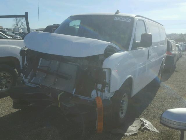 1GCWGAFFXH1338731 - 2017 CHEVROLET EXPRESS G2 WHITE photo 2