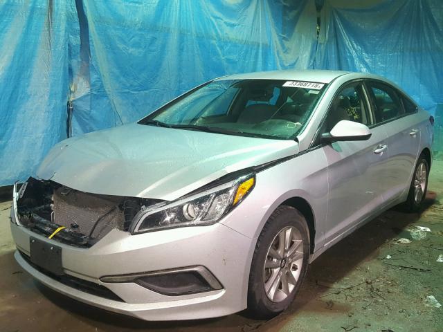 5NPE24AF2GH295805 - 2016 HYUNDAI SONATA SE SILVER photo 2