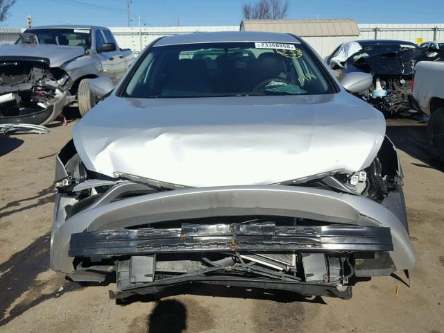 5NPEB4AC0BH041105 - 2011 HYUNDAI SONATA GLS SILVER photo 9