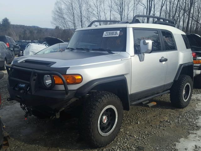 JTEBU11F170007440 - 2007 TOYOTA FJ CRUISER SILVER photo 2