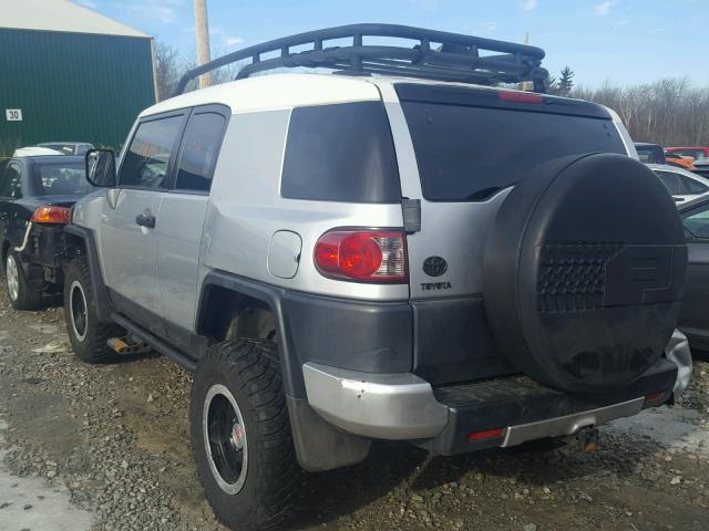 JTEBU11F170007440 - 2007 TOYOTA FJ CRUISER SILVER photo 3