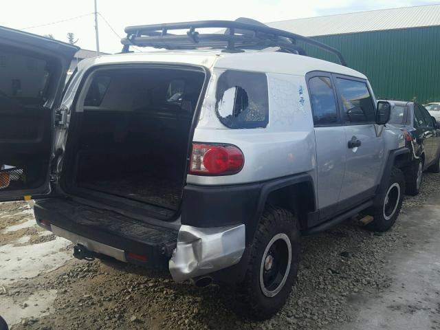 JTEBU11F170007440 - 2007 TOYOTA FJ CRUISER SILVER photo 4