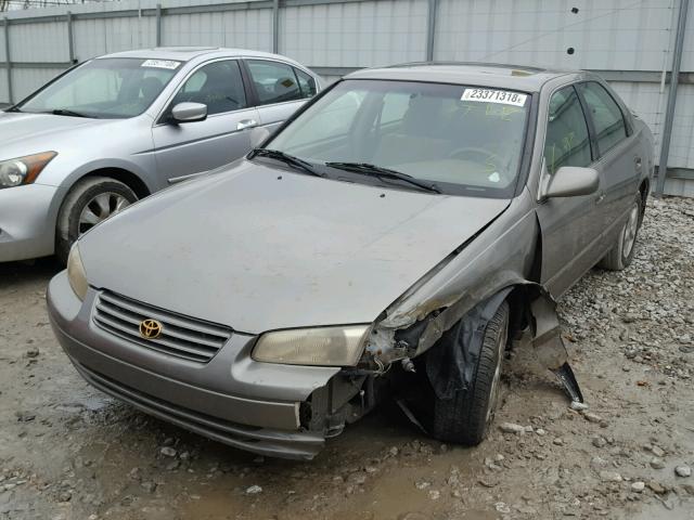 4T1BG22K6WU221646 - 1998 TOYOTA CAMRY CE BEIGE photo 2