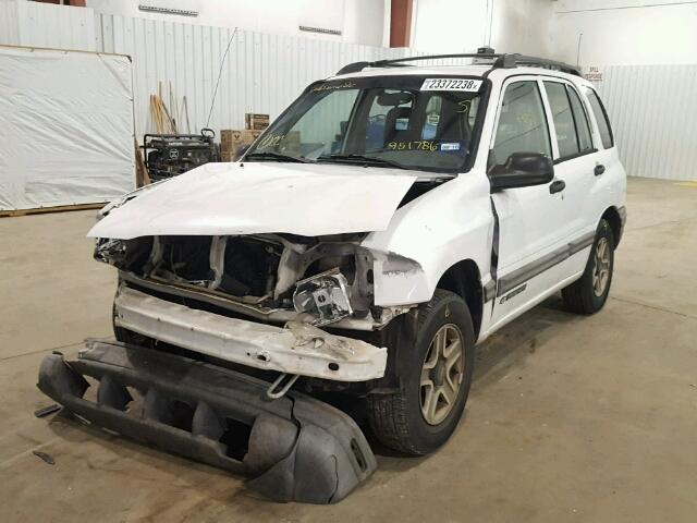 2CNBE13C126951786 - 2002 CHEVROLET TRACKER WHITE photo 2