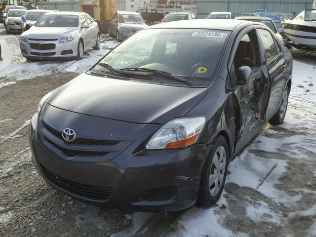 JTDBT923281228017 - 2008 TOYOTA YARIS GRAY photo 2