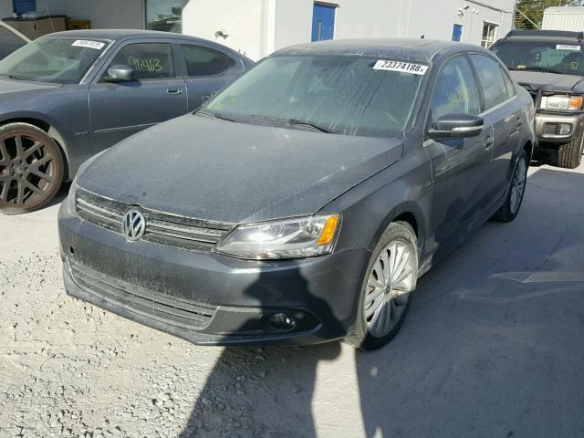 3VWLX7AJXCM469667 - 2012 VOLKSWAGEN JETTA SEL GRAY photo 2