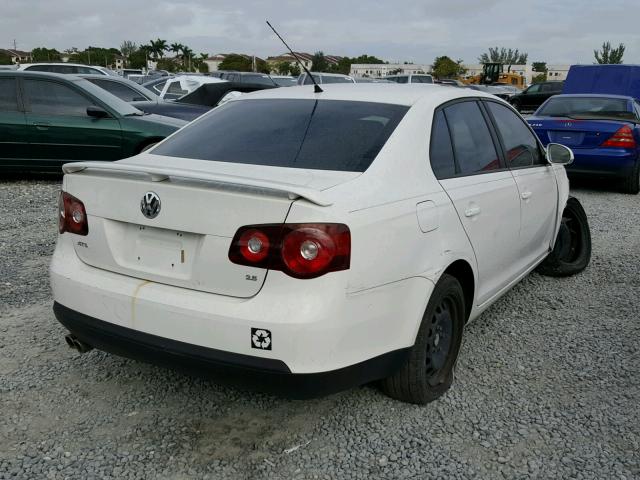 3VWJX7AJ7AM080098 - 2010 VOLKSWAGEN JETTA S WHITE photo 4