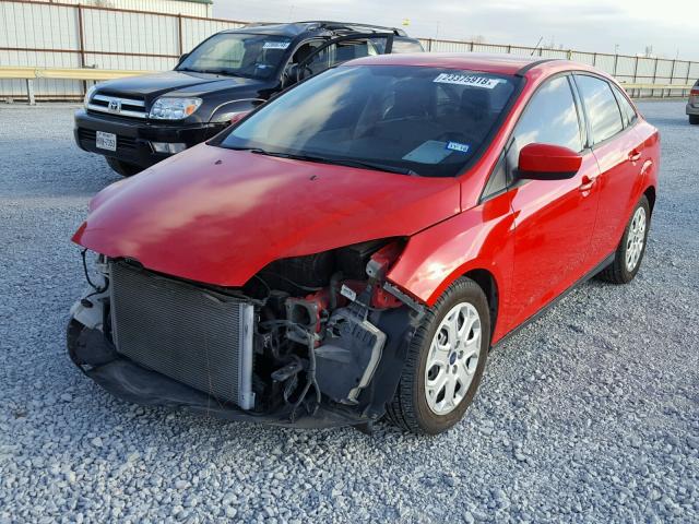 1FAHP3F24CL378565 - 2012 FORD FOCUS SE RED photo 2