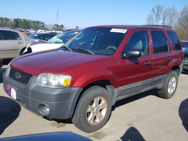 1FMYU03115KB06802 - 2005 FORD ESCAPE XLT RED photo 2