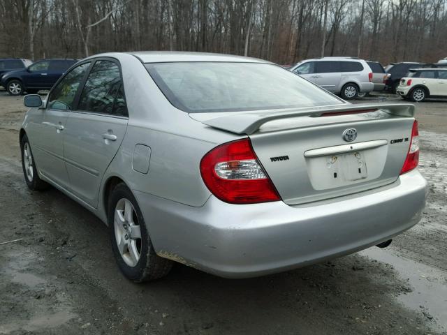 JTDBE30KX20003035 - 2002 TOYOTA CAMRY LE SILVER photo 3