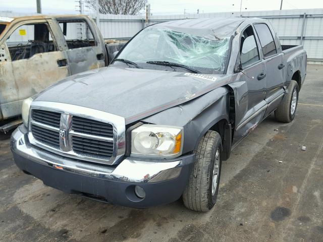 1D7HE48N65S218845 - 2005 DODGE DAKOTA QUA GRAY photo 2