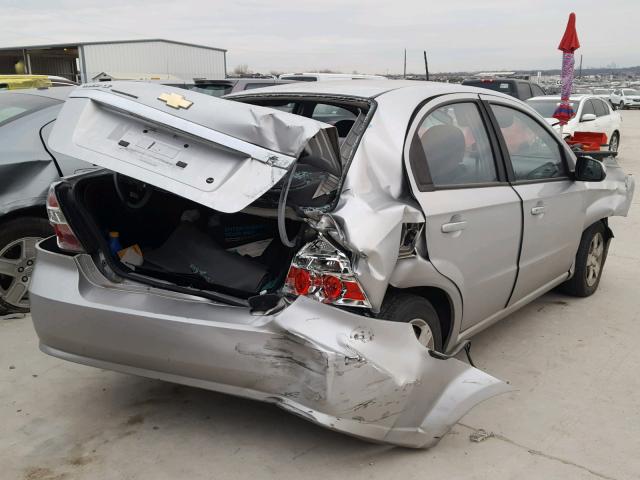 KL1TD56E59B358110 - 2009 CHEVROLET AVEO LS SILVER photo 4