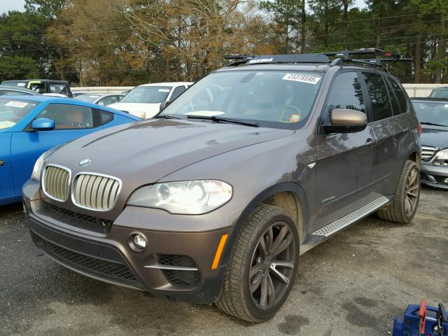 5UXZW0C5XCL664983 - 2012 BMW X5 XDRIVE3 BROWN photo 2