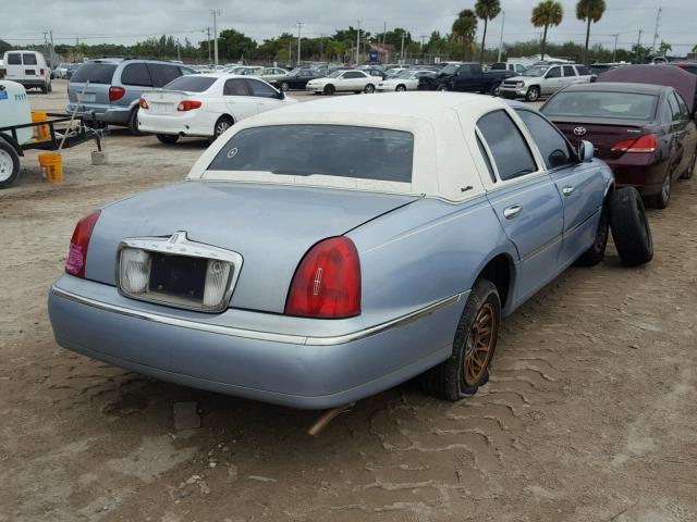 1LNFM82W5WY665822 - 1998 LINCOLN TOWN CAR S BLUE photo 4