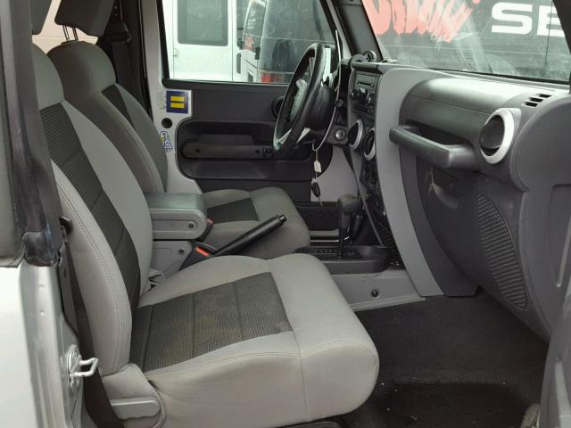 1J4AA5D18AL117403 - 2010 JEEP WRANGLER S 银色 照片 5