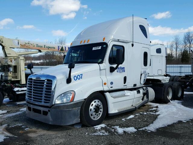 1FUJGLDR2BLAZ1540 - 2011 FREIGHTLINER CASCADIA 1 WHITE photo 2