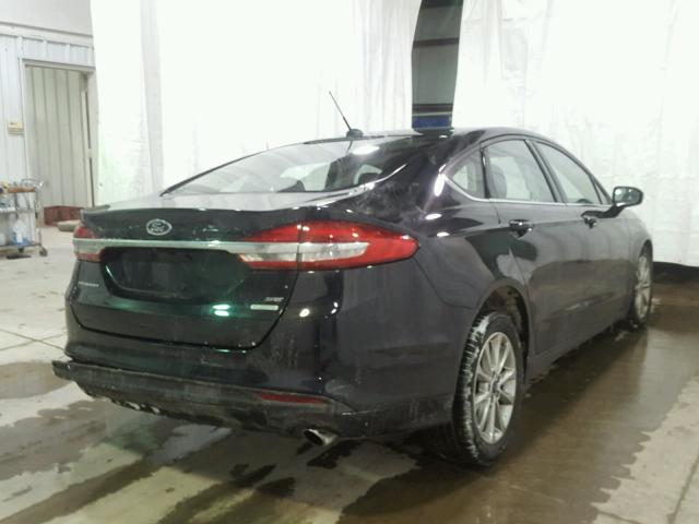 3FA6P0HD2HR213000 - 2017 FORD FUSION SE BLACK photo 4